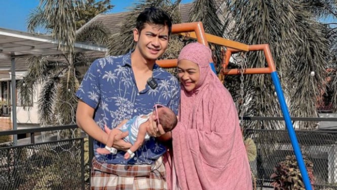 Instagram/@riaricis1795