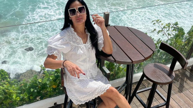 Instagram/donnaharunofficial