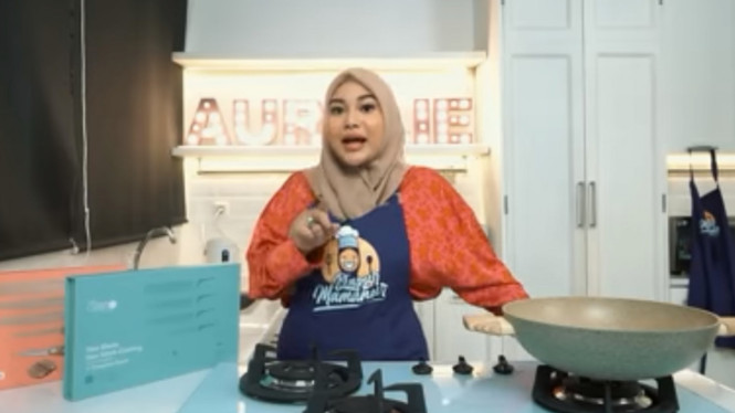 YouTube/Aurelie Atta