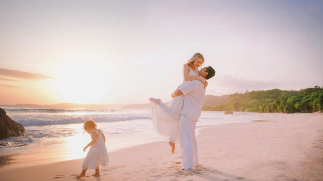 Instagram/varshaadhikumoro 