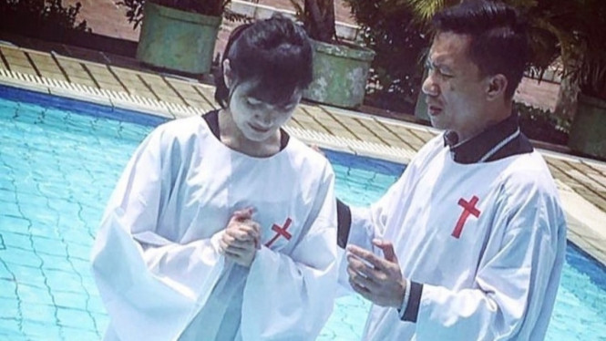 Instagram/@marcella_simon