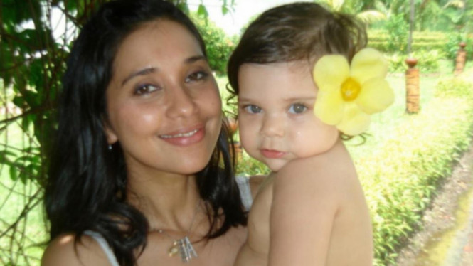 Instagram/ @ayukhadijahazhari