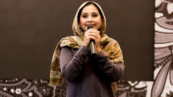 Instagram/ @ayukhadijahazhari