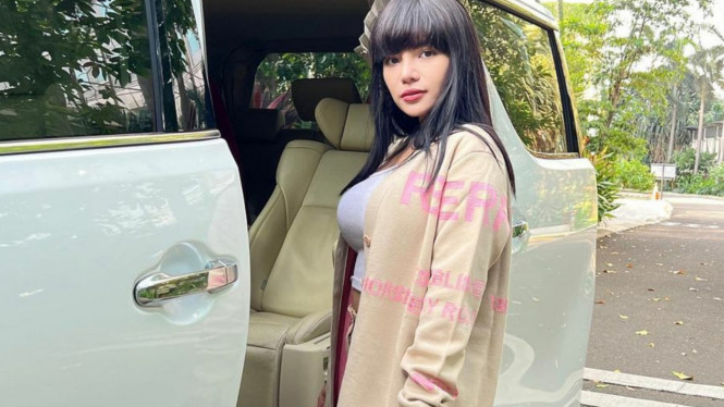 Instagram/dinar_candy