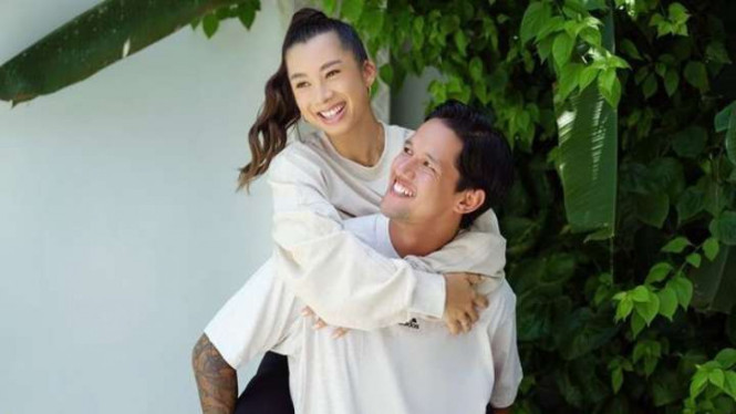 Instagram/@jenniferbachdim