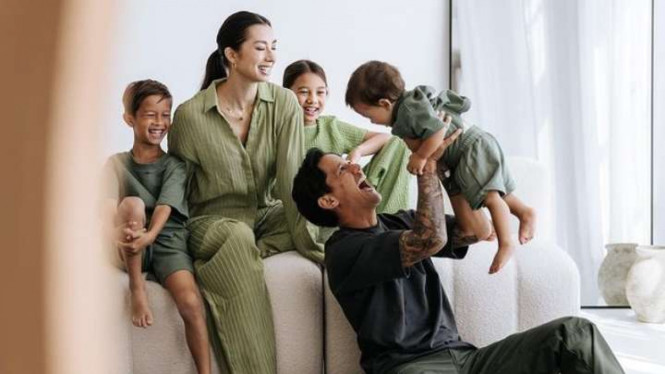 Instagram/@jenniferbachdim