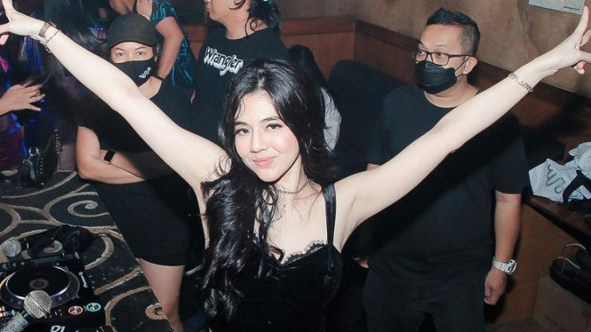 Instagram/ @putriuna