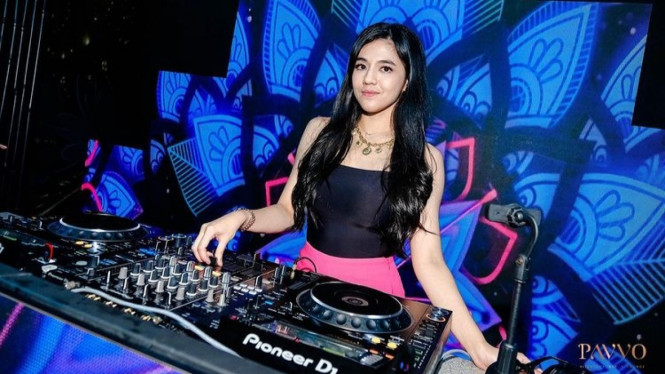 Instagram/ @putriuna