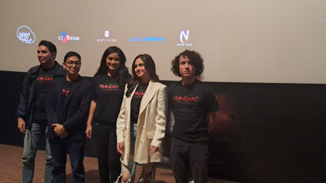 Intipseleb/Tiya Sukmawati