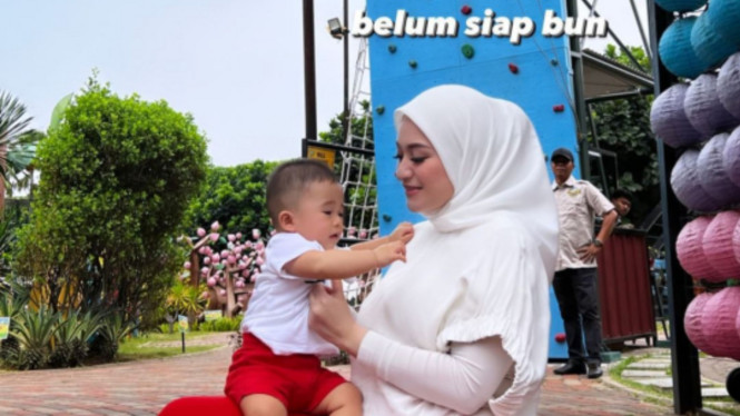 instagram/nathalieholscher