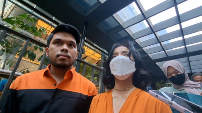 Intipseleb/Tiya Sukmawati