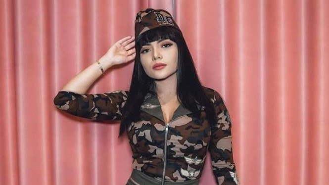 Instagram/@dinar_candy