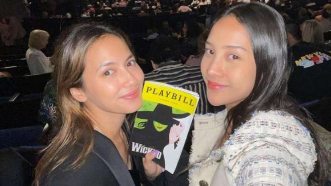 Instagram/@pevpearce