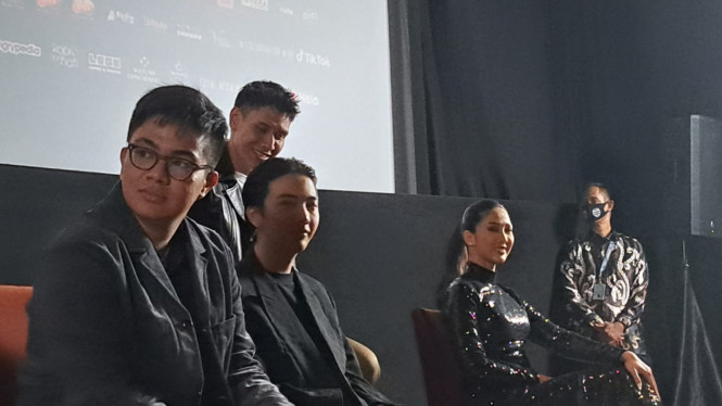 Intipseleb/Tiya Sukmawati