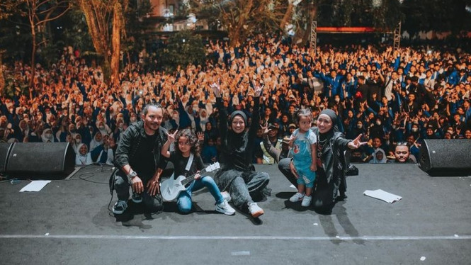 Instagram/ @kotakband_