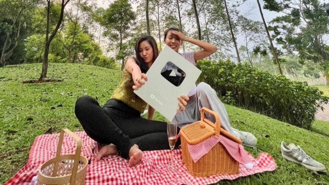 Instagram/chikakinsky19