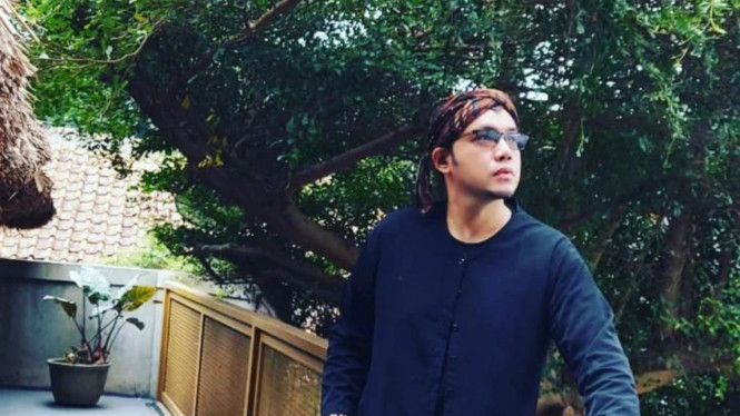 Instagram/sandytumiwaofficial