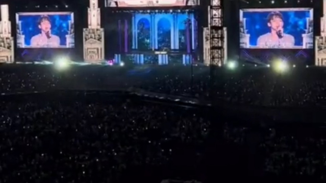 Waduh! Chen EXO Alami Black Ocean di Konser SMTOWN