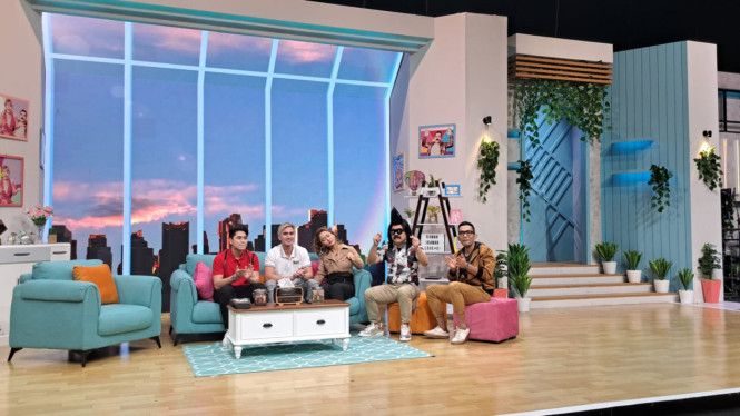 Intipseleb/Tiya Sukmawati