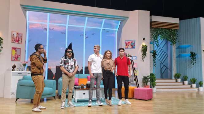 Intipseleb/Tiya Sukmawati