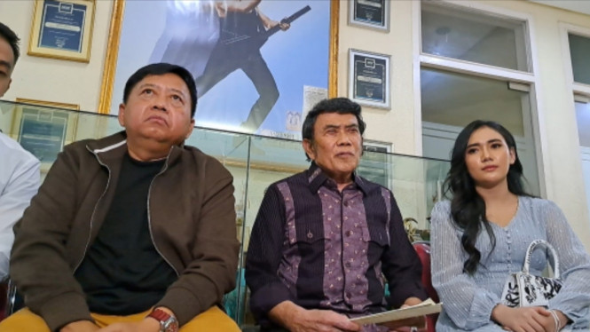 Intipseleb/Tiya Sukmawati