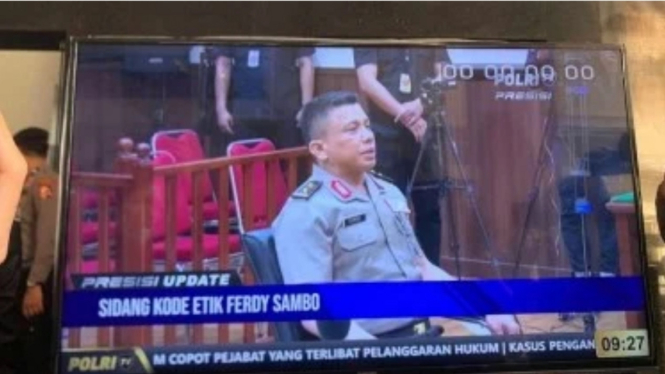 Viral Sosok Polwan Menangis Saat Sidang Ferdy Sambo, AKP Rita Yuliana?