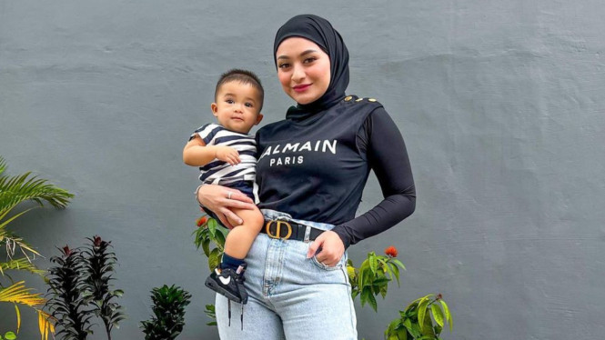 Instagram/nathalieholscher