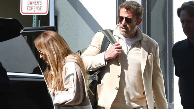 Sweet Banget! Potret Jennifer Lopez Dan Ben Affleck Pulang Bulan Madu