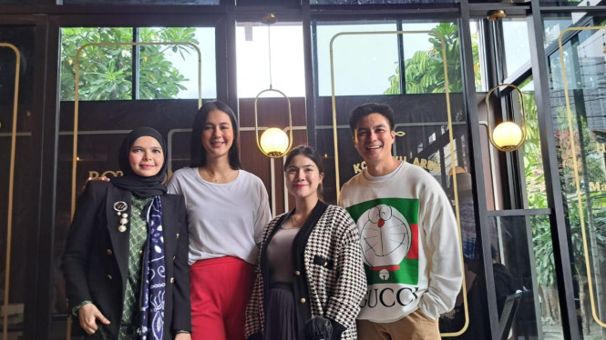 Intipseleb/Tiya Sukmawati