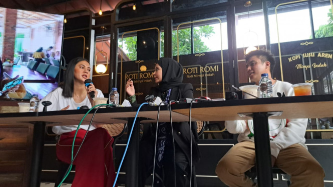 Intipseleb/Tiya Sukmawati