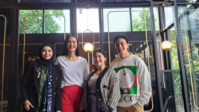 Intipseleb/Tiya Sukmawati