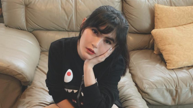 Instagram/angelalee87