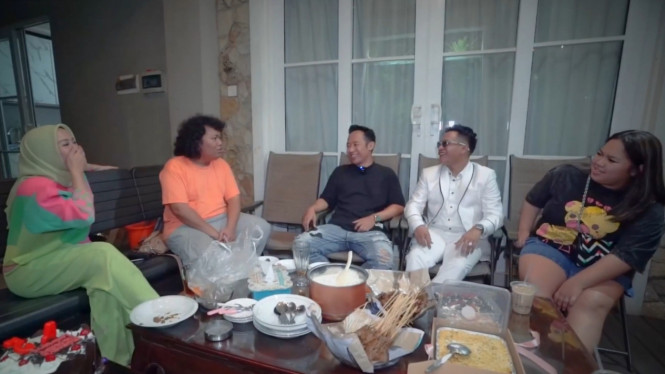 YouTube/Denny Cagur TV