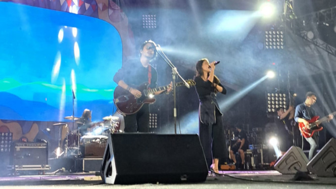 Intipseleb/Tiya Sukmawati