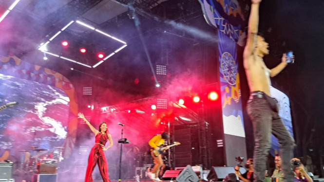 Intipseleb/Tiya Sukmawati