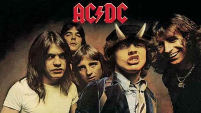 Instagram/ @bonscott.official