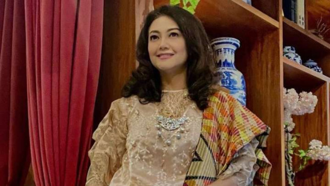 Instagram/@bellasaphiraofficial