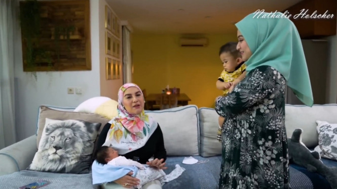 YouTube/NATHALIE HOLSCHER