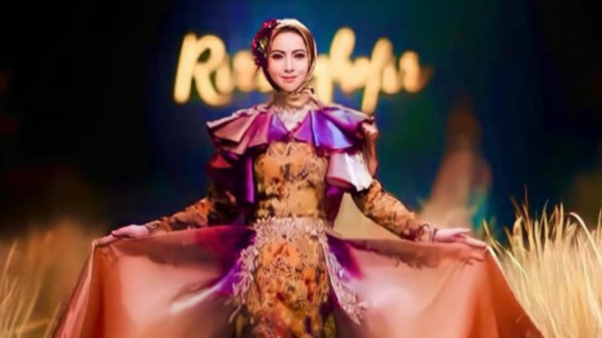 Instagram/@henitania