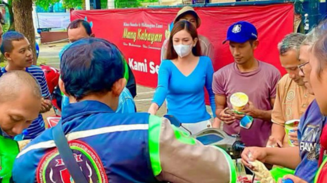 Instagram/@henitania