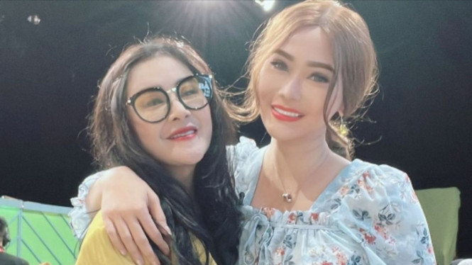 Intipseleb/Tiya Sukmawati