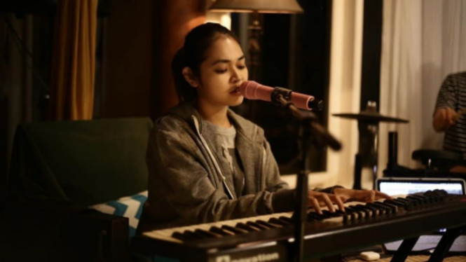 Instagram/reginapoetiray