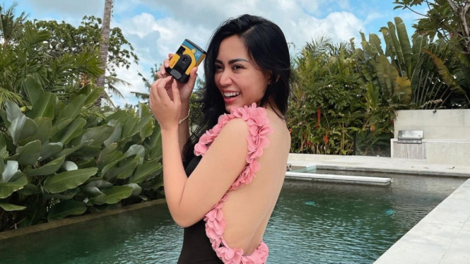 Instagram/rachelvennya