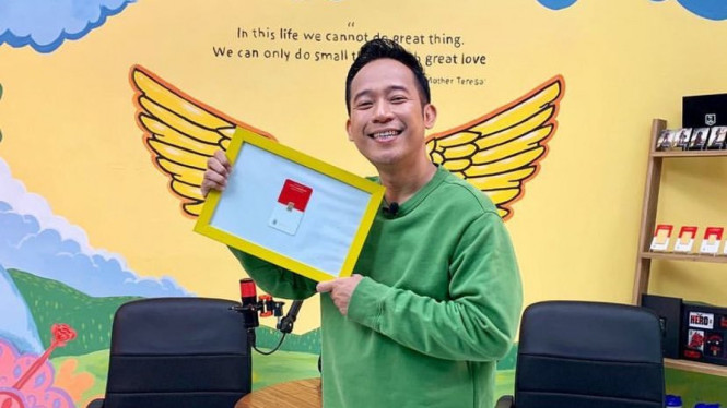 instagram/dennycagur