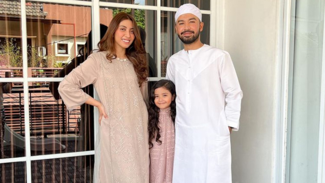 Instagram/ @vickyalaydrus