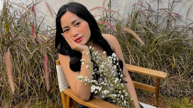 Instagram/Rachelvennya