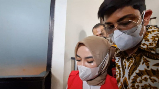 Intipseleb/Tiya Sukmawati