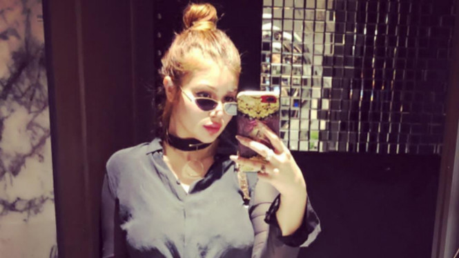 instagram/ayeshatakia