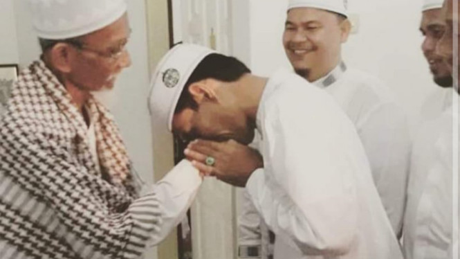 Instagram/ustadzabdulsomad_official 