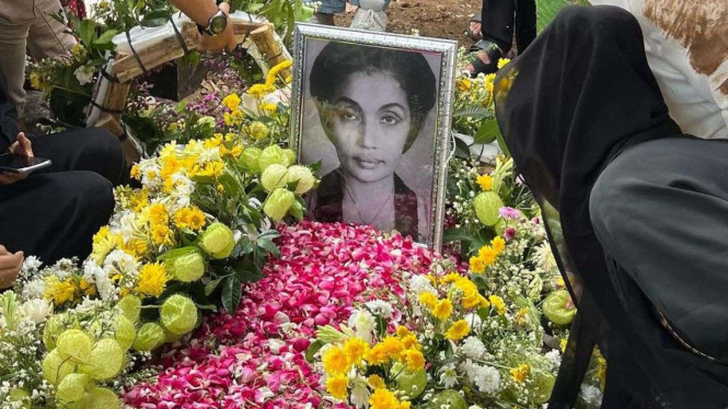 Instagram/@mayangsari_official